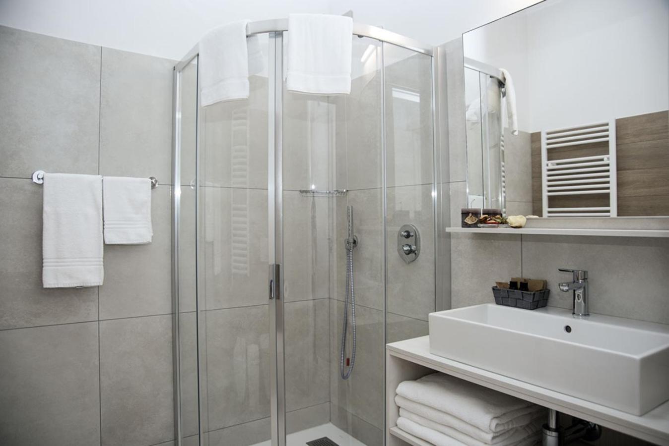 Camelot Appartamenti - Business E Holiday San Martino Buon Albergo Exteriér fotografie