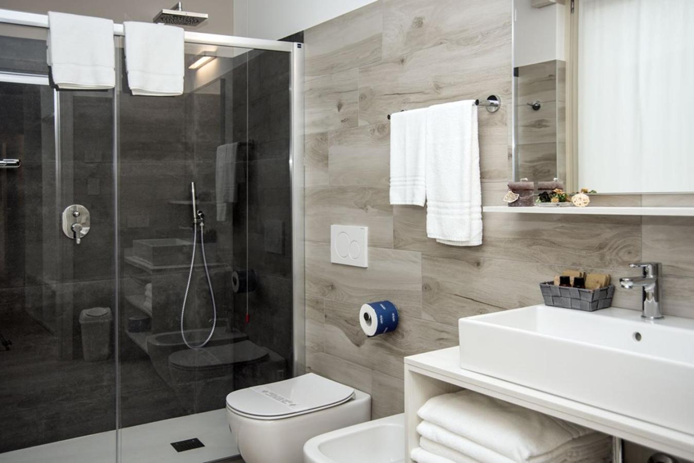 Camelot Appartamenti - Business E Holiday San Martino Buon Albergo Exteriér fotografie
