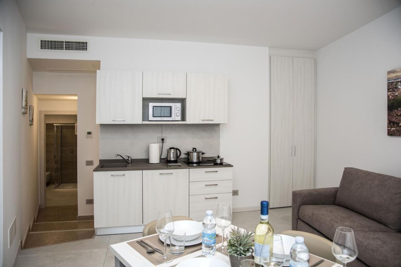 Camelot Appartamenti - Business E Holiday San Martino Buon Albergo Exteriér fotografie
